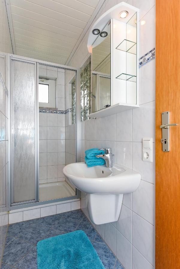 Ferienwohnungen Im Haus Waterkant Neuharlingersiel Bagian luar foto