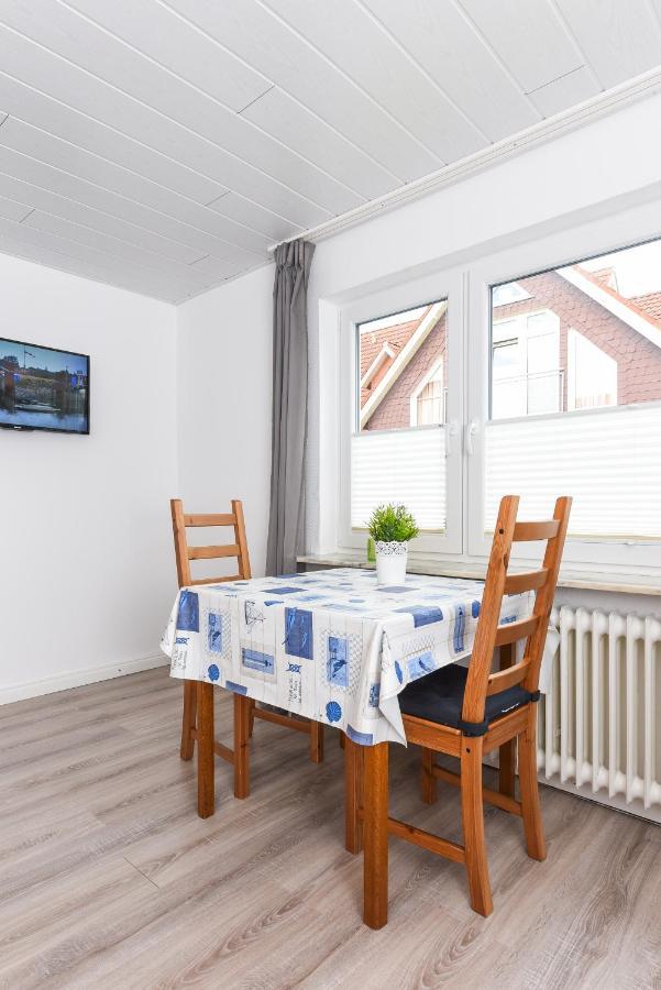 Ferienwohnungen Im Haus Waterkant Neuharlingersiel Bagian luar foto