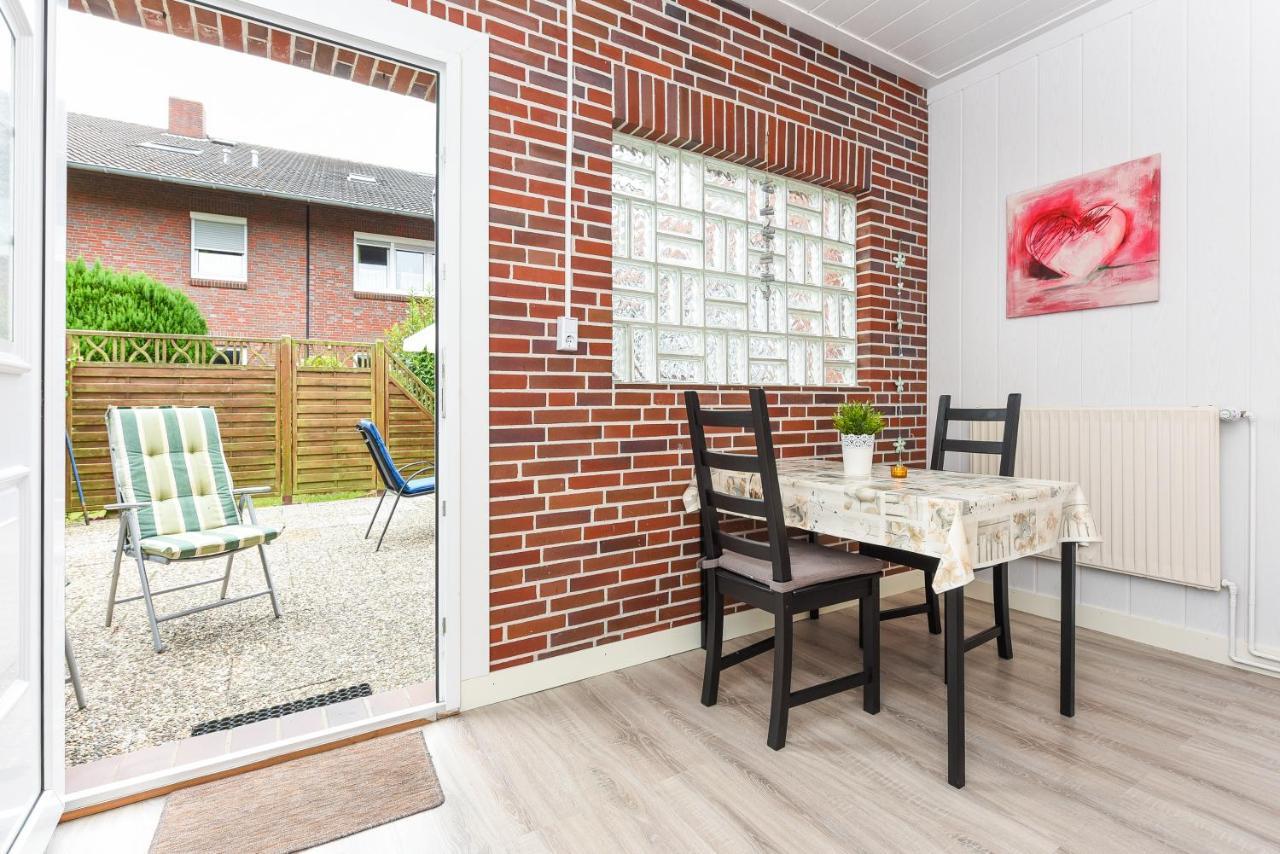 Ferienwohnungen Im Haus Waterkant Neuharlingersiel Bagian luar foto