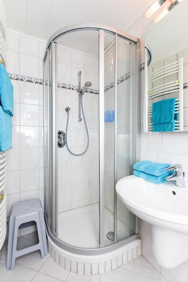 Ferienwohnungen Im Haus Waterkant Neuharlingersiel Bagian luar foto