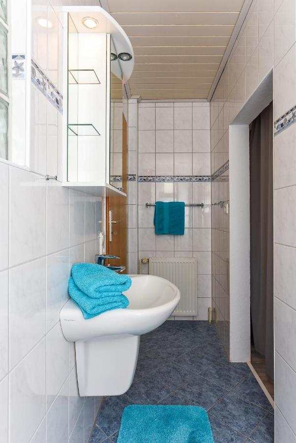 Ferienwohnungen Im Haus Waterkant Neuharlingersiel Bagian luar foto