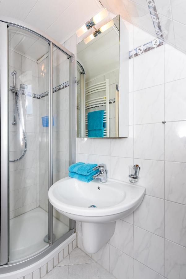 Ferienwohnungen Im Haus Waterkant Neuharlingersiel Bagian luar foto
