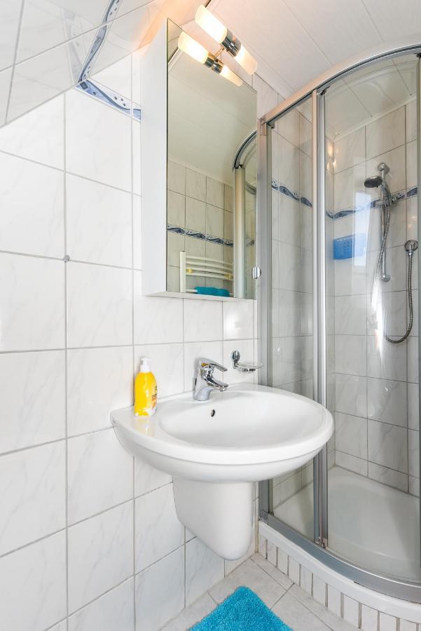 Ferienwohnungen Im Haus Waterkant Neuharlingersiel Bagian luar foto