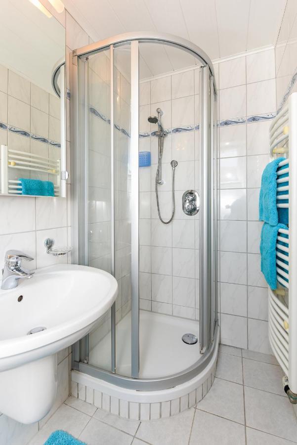 Ferienwohnungen Im Haus Waterkant Neuharlingersiel Bagian luar foto